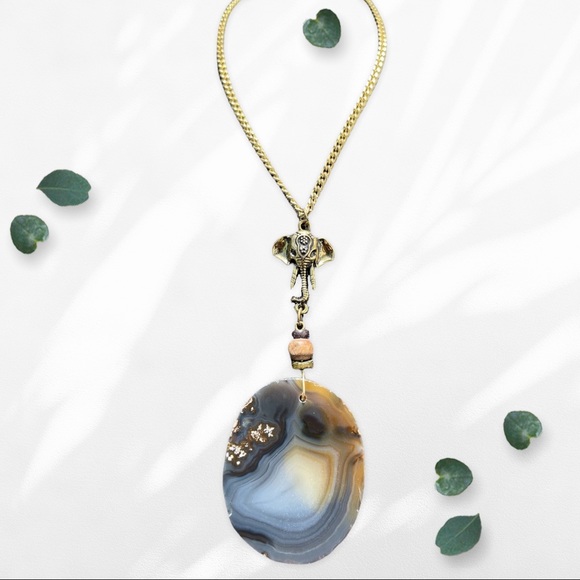Handmade agate slice & elephant necklace ✨ - Picture 3 of 10